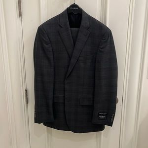 Jos A Bank Tailored Fit suit